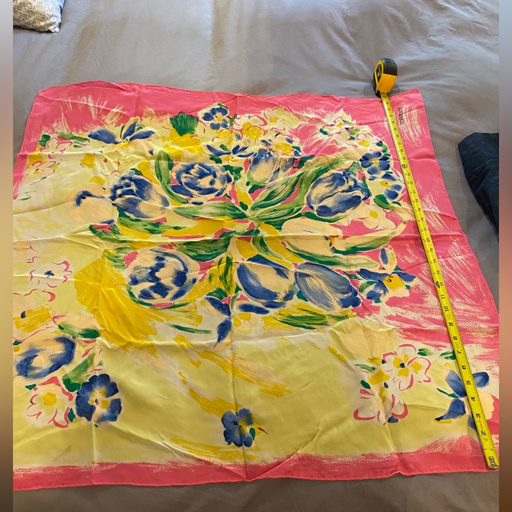 Floral silk scarf.